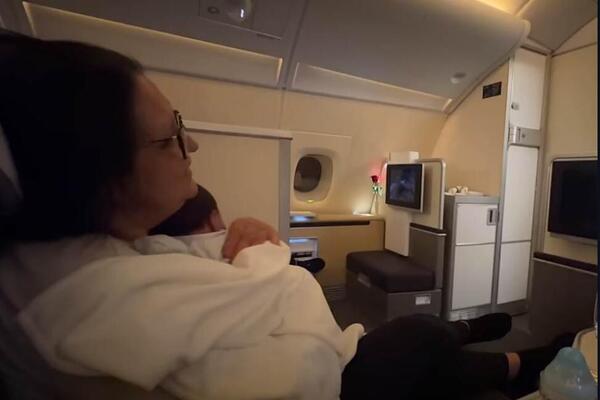 "SPORIJE MALO, NE VOZIŠ KROMPIRE" Verica poludela u avionu, Marija i mali Mario Šerifović prošli svašta na PUTU