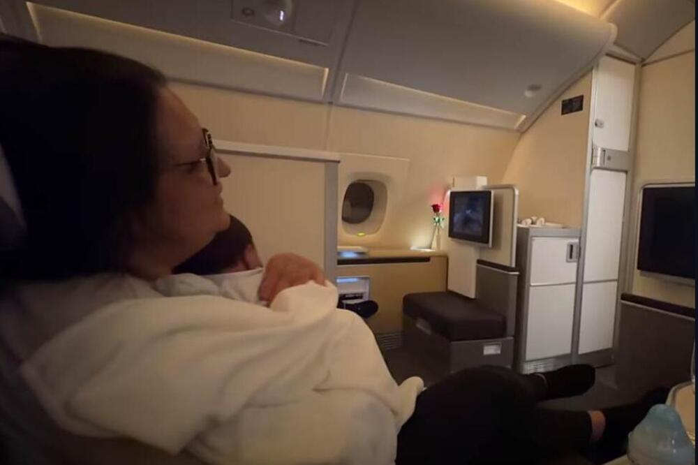 "SPORIJE MALO, NE VOZIŠ KROMPIRE" Verica poludela u avionu, Marija i mali Mario Šerifović prošli svašta na PUTU