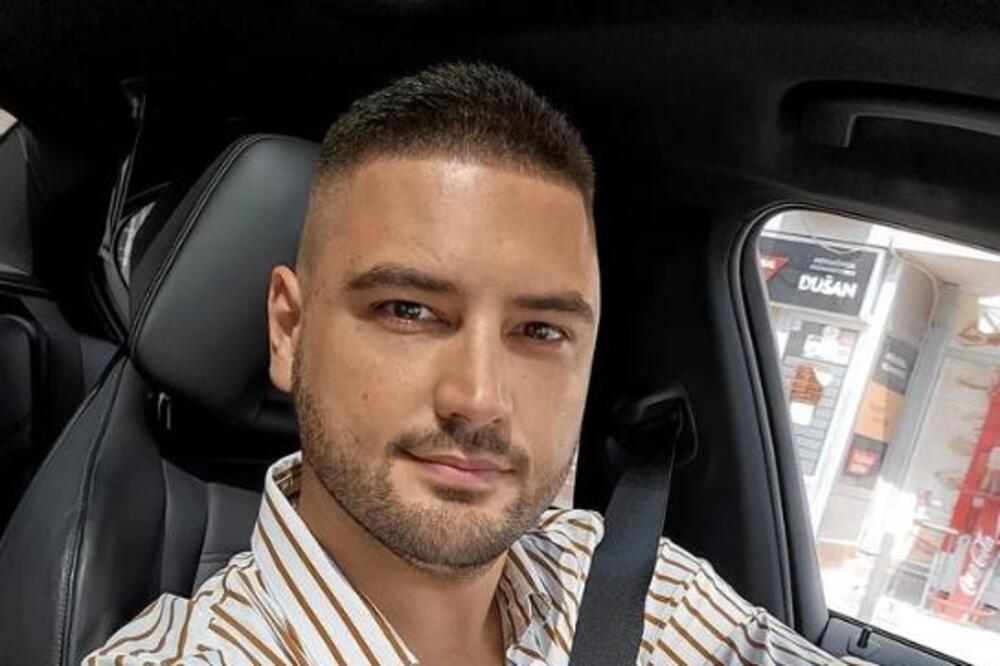 Našem poznatom pevaču obožavateljka zapalila automobil: Razlog je bizaran, on se sada oglasio i otkrio detalje!