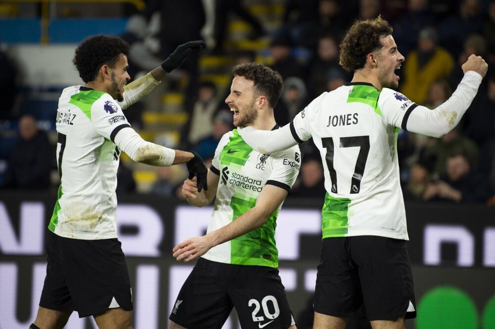 LIVERPUL SE VRATIO NA PRVO MESTO! Barnli bez šanse protiv "redsa" na svom terenu (FOTO)