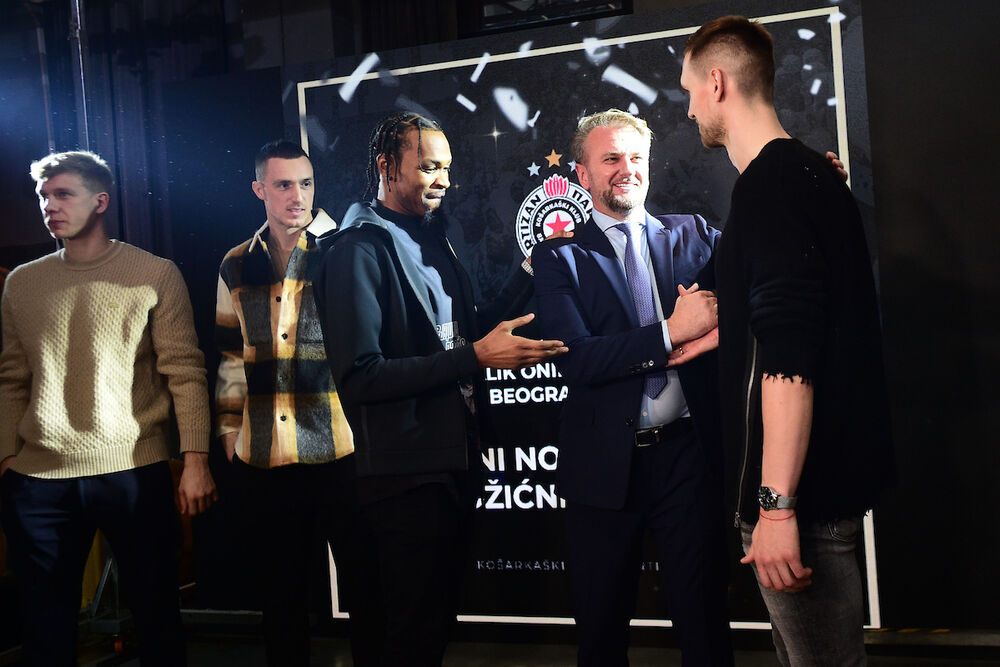 Kevin Panter na novogodišnjem kokteklu KK Partizan