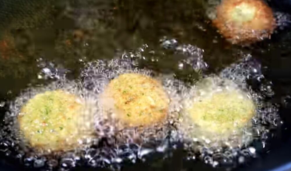 Prženje falafel kuglica