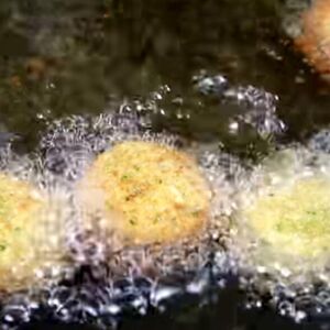 Kad ne znate šta ćete, napravite CIGANČICE! Romski recept od brašna, masti i luka, lepi se za prste, ali i dušu