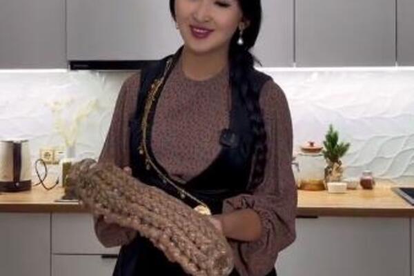 SMUČIĆE VAM SE ŽIVOT KADA VIDITE KAKO OVA ŽENA SPREMA HRANU: Oni sa OSETLJIVIM STOMAKOM neka preskoče VIDEO