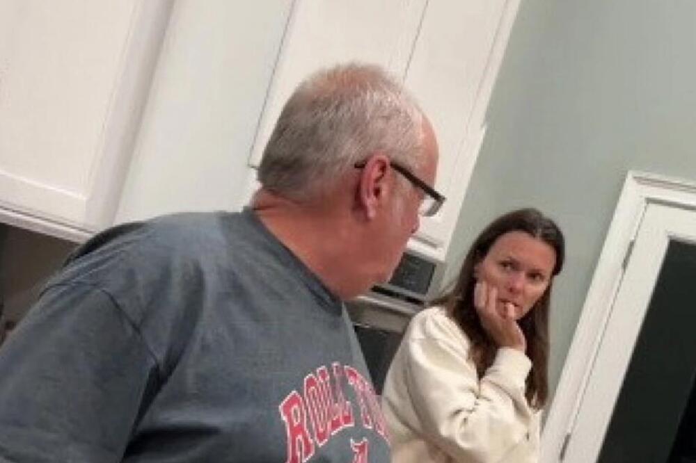 STRANAC JOJ OSTAVIO GOVORNU PORUKU DOK SU JOJ RODITELJI BILI TU: Izbezumljeno su SLUŠALI dok joj je PRIČAO...