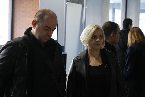 KUPUJEM MU STVARI, PEREM I PEGLAM DA GA SAHRANIM: Potresno svedočenje majke dečaka ubijenog u Ribnikaru