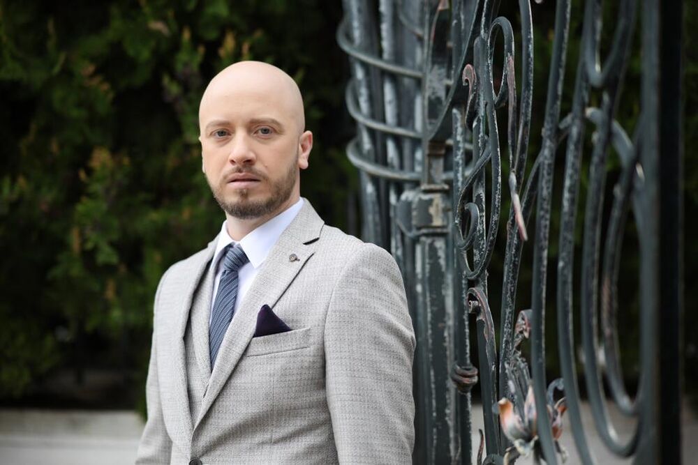 Zadovoljan bakšišom na veseljima