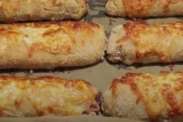 ROLADA KOJU SVAKA DOMAĆICA SPREMA ZA NOVU GODINU: Fil sa šunkom, pečurkama i jajima - najbolje predjelo