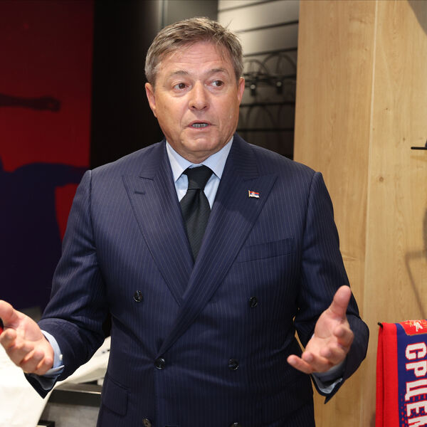 SRBIJA U TRANSU: Piksi UHVAĆEN u centru Beograda sa čovekom zbog koga nacija ne spava noćima! (FOTO)