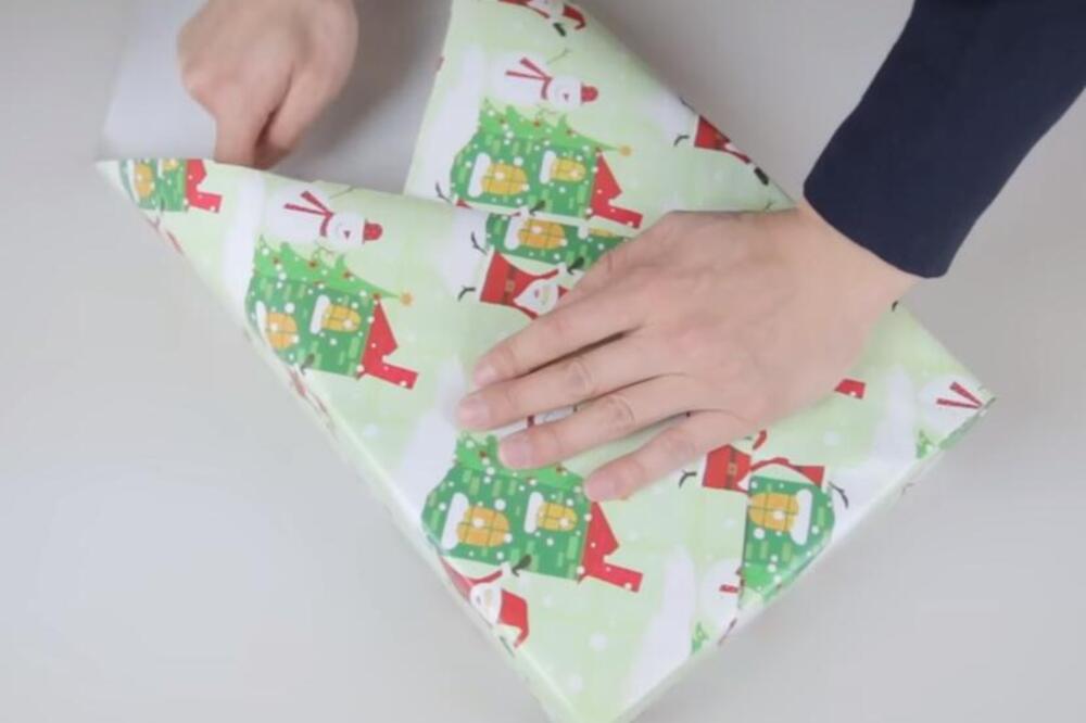 JAPANSKA METODA PAKOVANJA POKLONA JE SVE ŠTO VAM TREBA ZA PRAZNIKE: Bez SELOTEJPA, bez makaza - samo OVO (VIDEO)
