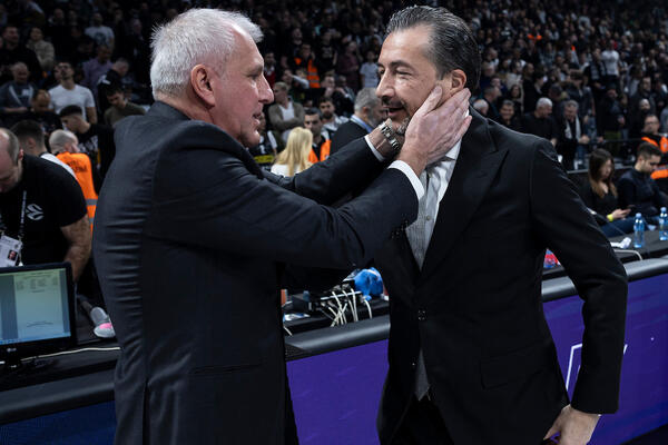 Anadolu Efes spremio bombu na klupi umesto Igora Kokoškova!