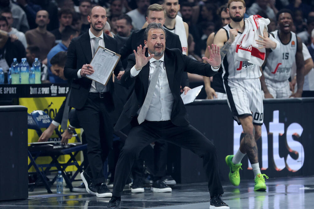 "KADA IGRATE SA PARTIZANOM, MORATE DA IGRA SVIH 40 MINUTA!" Trener Virtusa brzo završio obraćanje (FOTO)