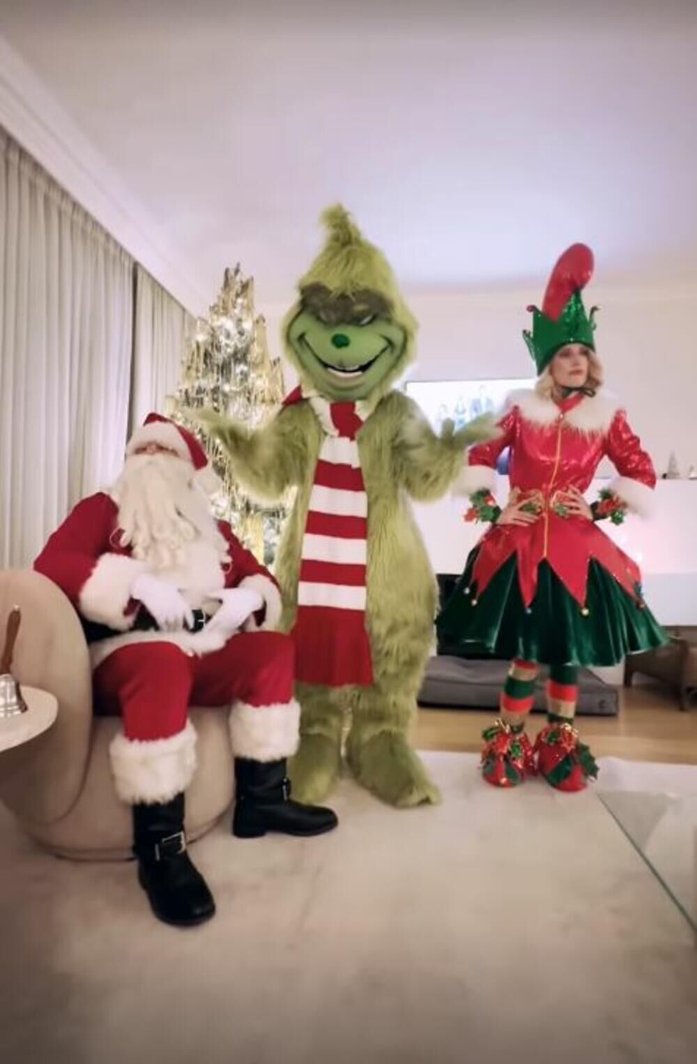 U jednom trenutku pojavio se i Deda Mraz