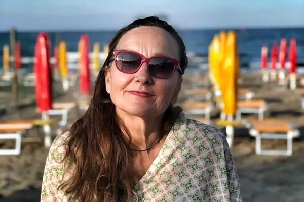 NACIJA NA NOGAMA ZBOG MISTERIOZNE SMRTI OVE ŽENE: Sahrana zaustavljena u POSLEDNJEM TRENU, jedan DETALJ budi sumnju