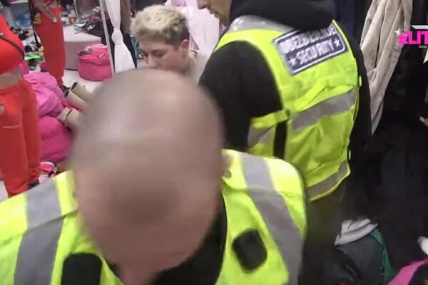 ŽESTOKA TUČA ELITI: Anita UDARALA Matoru PESNICAMA U GLAVU, ona nju PLJUNULA, obezbeđenje nije znalo GDE ĆE PRE