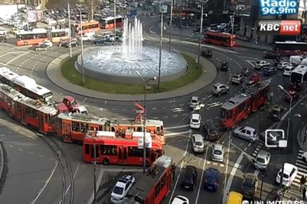 APSOLUTNA KOLAPŠČINA U BEOGRADU: Stvorene KILOMETARSKE KOLONE, evo gde su NAJVEĆE GUŽVE!