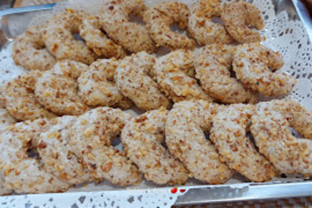 Kolač koji vraća u detinjstvo: Treba vam samo 5 sastojaka za neodoljivi slatkiš koji vole sve generacije