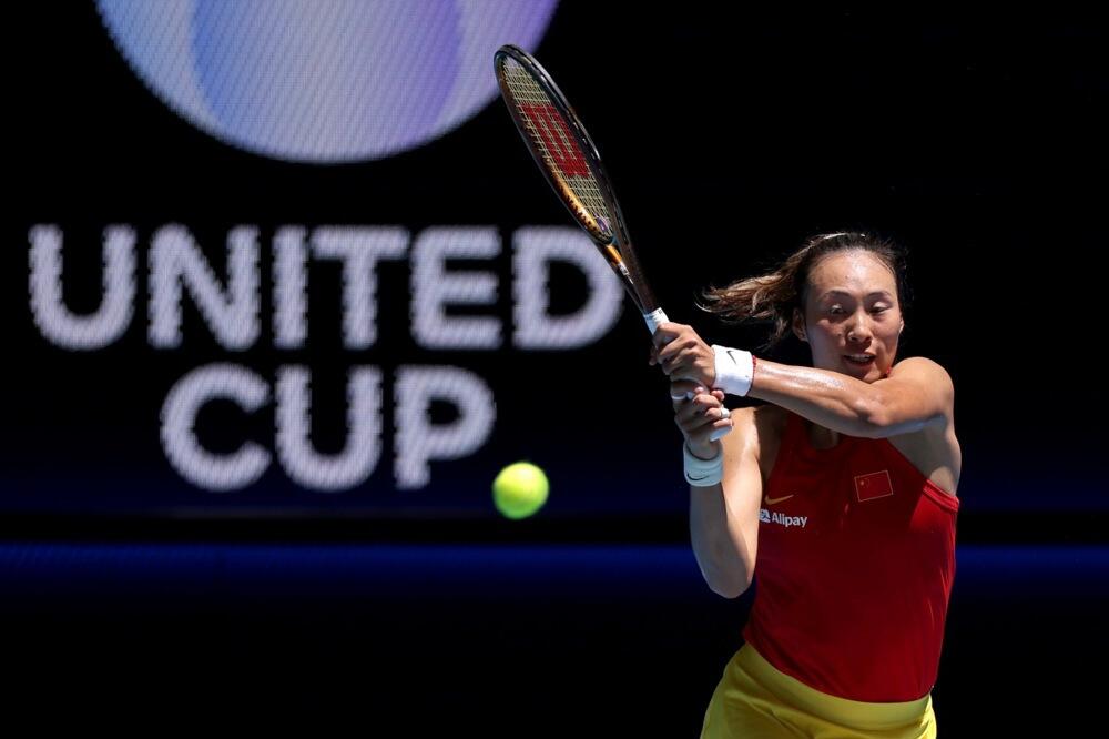 OPREZ ZA NOVAKA I OLGU: Kinezi iznenadili na startu i 'POČISTILI' Češku i šampionku Vimbldona!