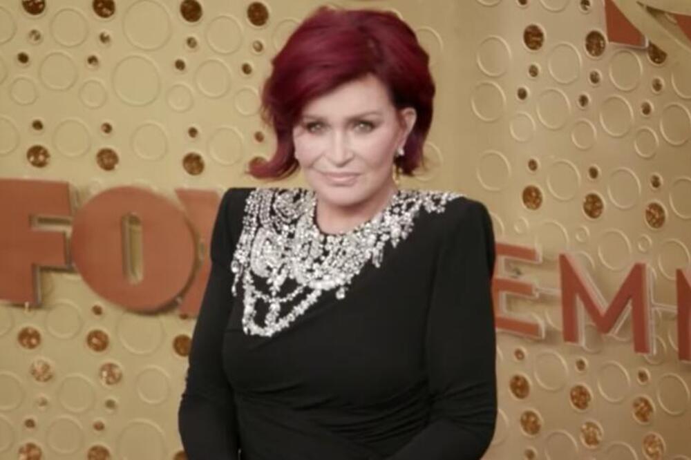 NEMA ŠTA NIJE OPERISALA NA SEBI, A ONDA SE CELA ISKRIVILA: Ima 71. godinu i dosta joj je svega, KAJE SE (FOTO)