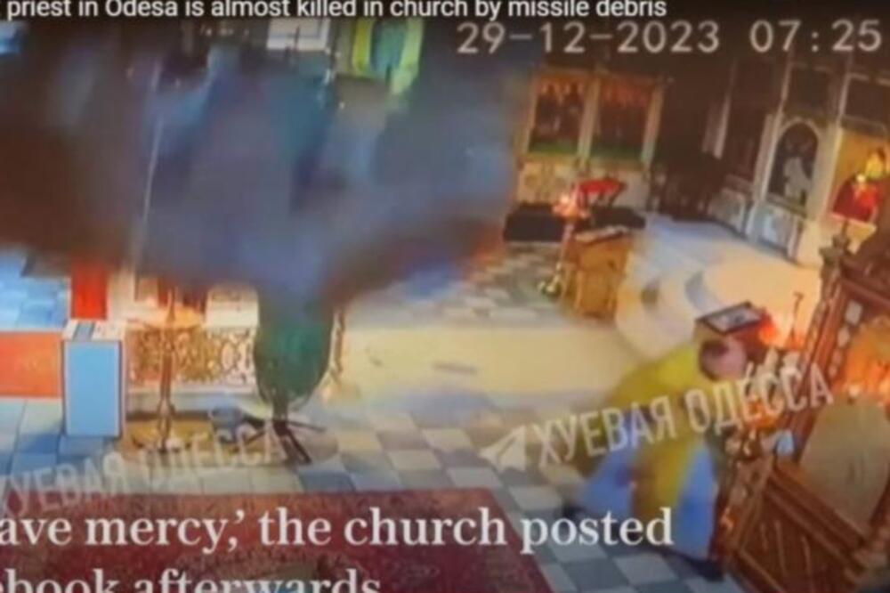 SVEŠTENIK ČITAO MOLITVU, A ONDA SE ČUO SAMO JEZIV ZVUK: Svi su odjednom počeli da beže i vrište, ŠOK VIDEO