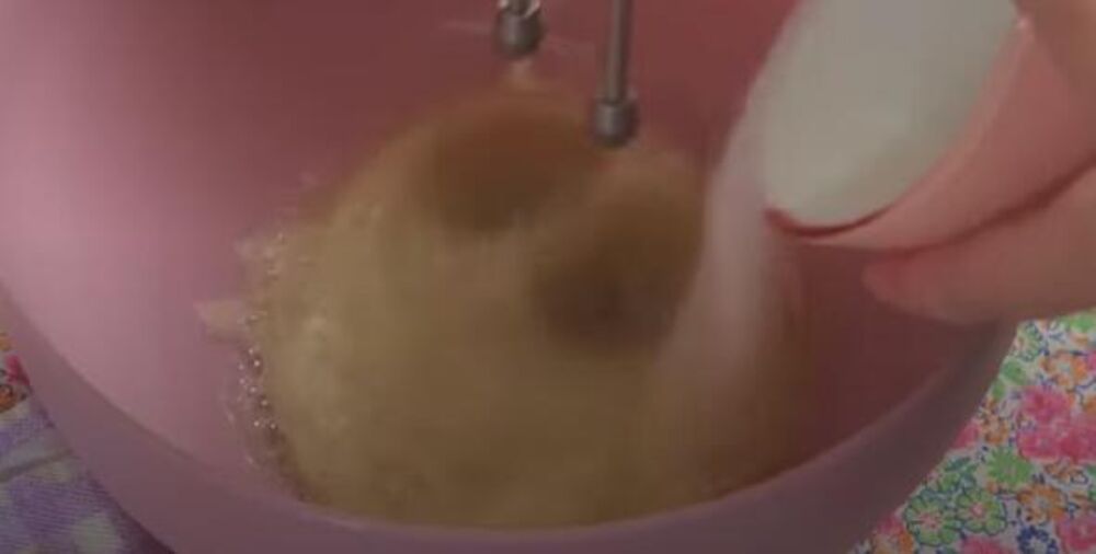 Pravljenje kore za tortu 'Dobra domaćica'