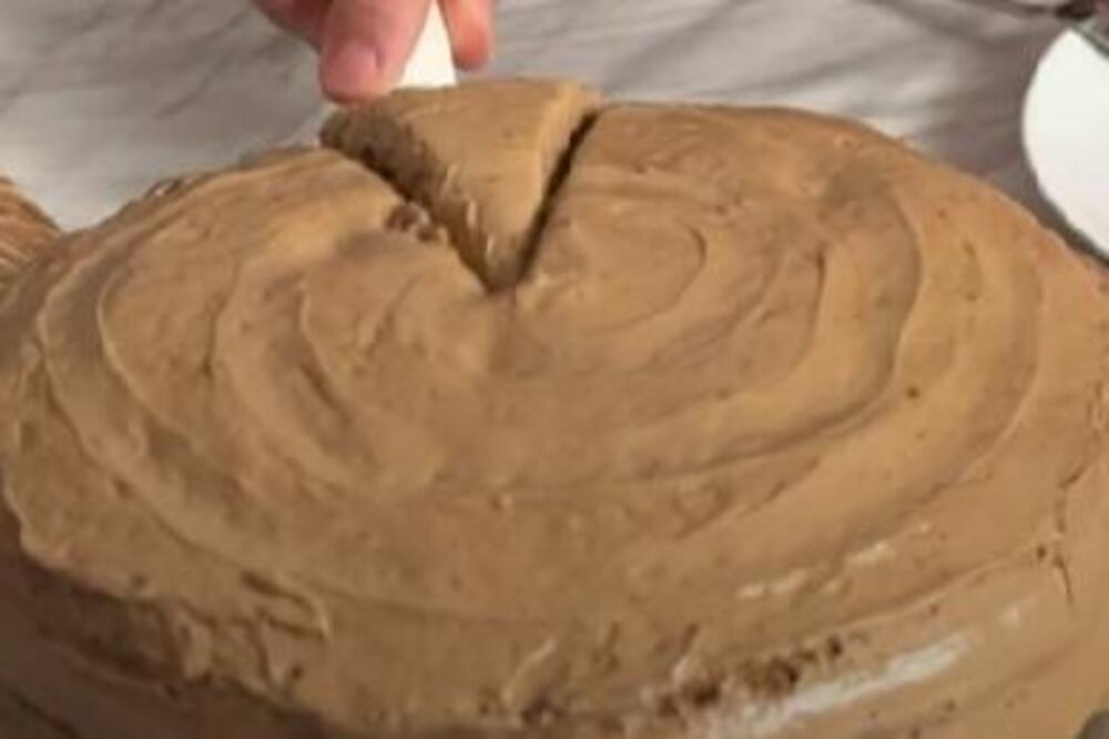 NAJLEPŠA GABON TORTA KOJA SE OBAVEZNO SPREMA ZA BOŽIĆ: Kremasta i lagana - fil ostavlja bez daha