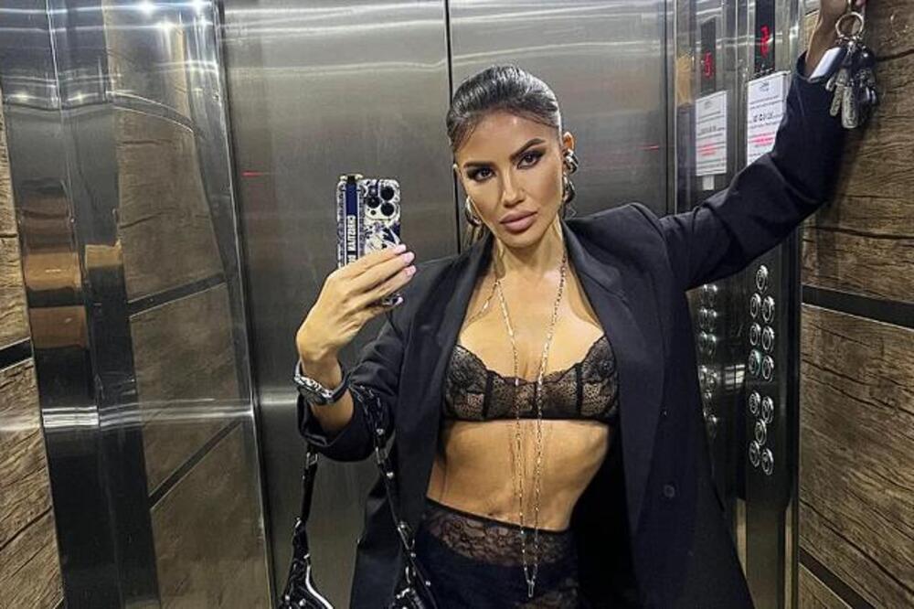 POZNATA PEVAČICA IZAŠLA U GRAD U BRUSU I GAĆAMA Sve na njoj providno, nema šta nije pokazala: VRazvaliće vam UM