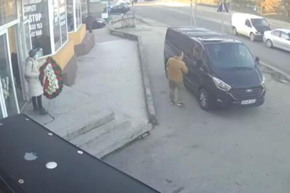 BMW-om PREGAZIO DEČKA KOJI JE MUVAO NJEGOVU BIVŠU,VUKAO GA 10 METARA PO PUTU: Kamere snimile užas u Slatini! VIDEO