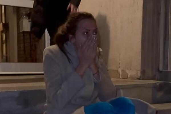 NAŠU PEVAČICU IZNENADILA SESTRA IZ AMERIKE: Od šoka se SRUŠILA NA POD, ovo niko ne bi OČEKIVAO (VIDEO)