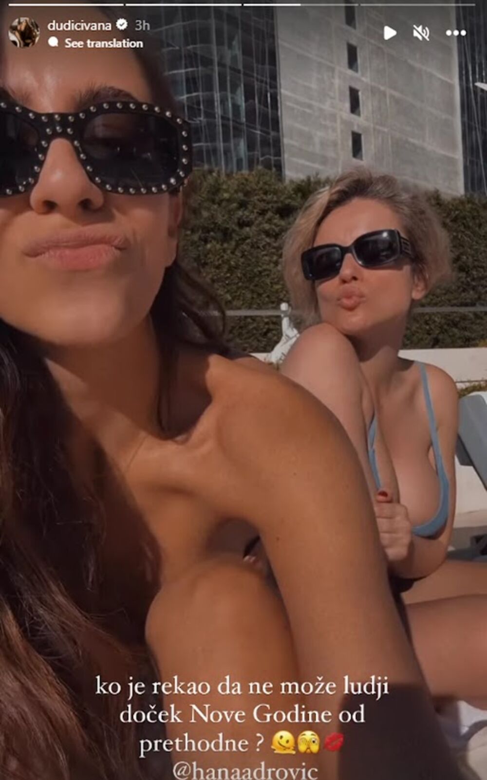 Ivana i Hana snimale su se dok su se sunčale u kupaćim kostimima, te se nije znalo koja je zgodnija