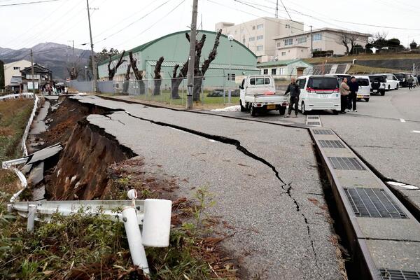 DVE OSOBE STRADALE U RAZORNOM ZEMLJOTRESU U JAPANU: Stiglo i NOVO UPOZORENJE na cunami