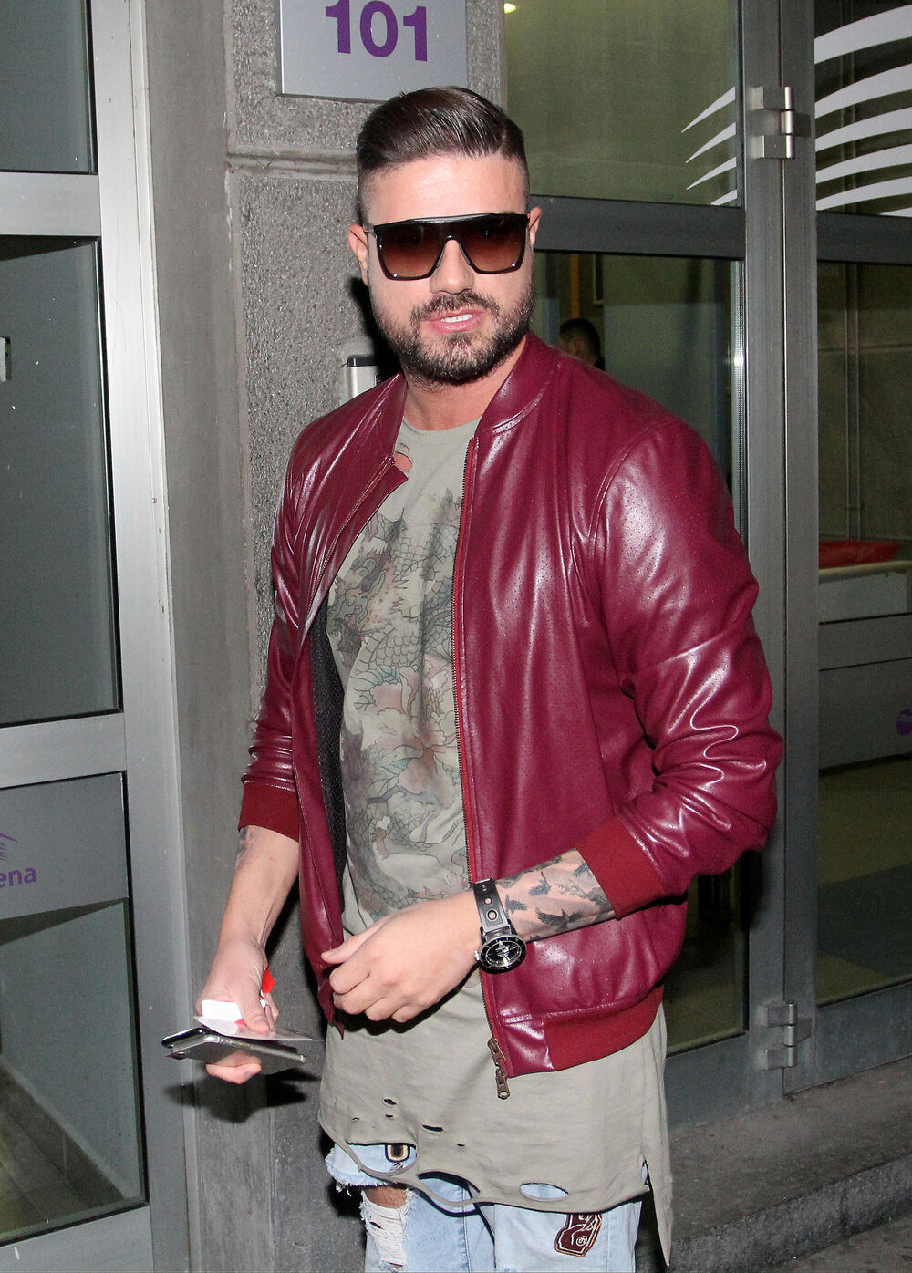 Popularnost je stekao 2005. godine