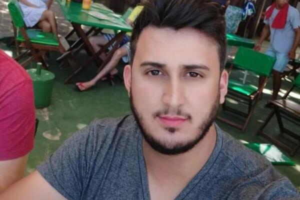 TRAGEDIJA TOKOM NOVOGODIŠNJE NOĆI: Mladić skočio u fontanu da se rashladi, pa ga NASMRT SPRŽILA STRUJA (FOTO)