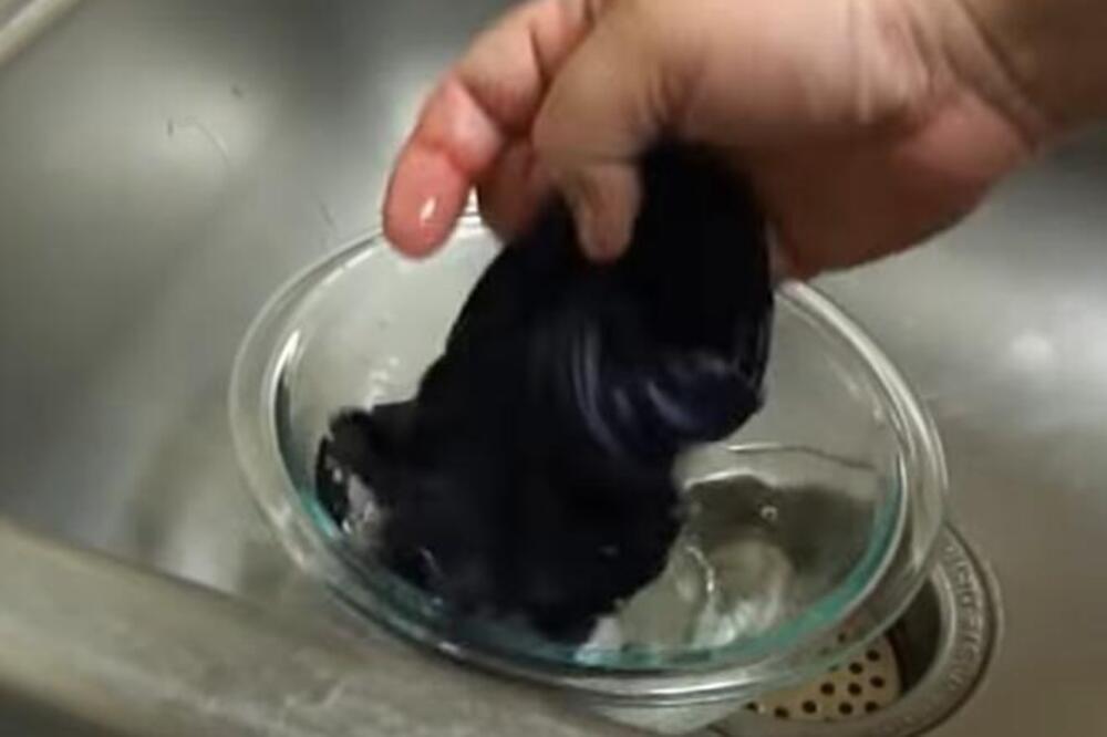 ČOVEK UMOČIO KRPU U OVO SREDSTVO I OBRISAO SLAVINU: Rezultat je ŠOKIRAO sve domaćice - CAKA zlata vredna (VIDEO)