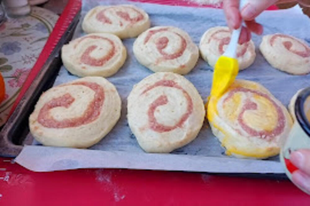 MESNATI ROLAT KOJI SVAKA DOMAĆICA PRAVI ZA BOŽIĆ: Stoji pored POGAČE, a za ovaj RECEPT Srpkinje se OTIMAJU