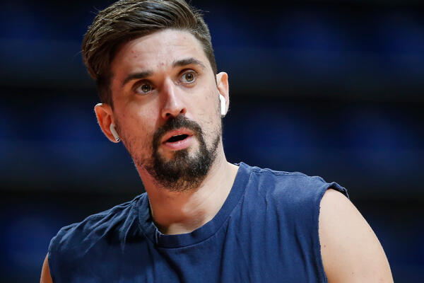 "PROŠLO JE MESEC DANA, A ONDA SU MI REKLI DA POSTOJE PROBLEMI!" Šved otkrio zašto nije pojačao Zvezdu