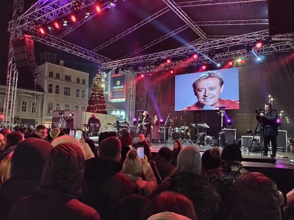 Zgrožen svim napisima koji ga izvrgavaju ruglu.