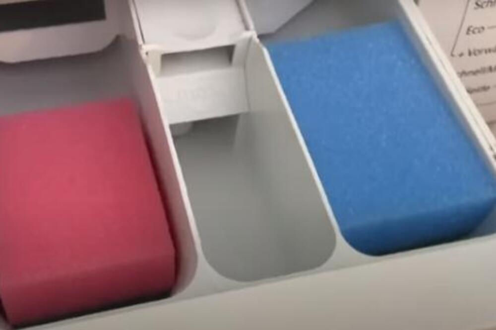 KADA SU VIDELI DA JE STAVILA 2 SUNĐERA U DEO ZA PRAŠAK OSTALI U ČUDU: Sada svi rade isto jer je NEVEROVATNO DOBRO