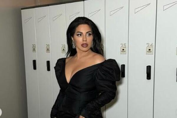 MREŽASTE ČARAPE JAKE CRNKE MAME NA GREH: Izbacila butku i OBORILA KONKUREKCIJU, zbog ove MAČKE će biti LJUBOMORNI