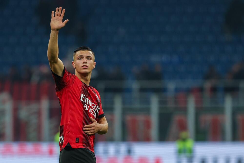 MILAN VERUJE U SUPERTALENTOVANOG SRBINA! Simić dobija novi višegodišnji ugovor (FOTO)