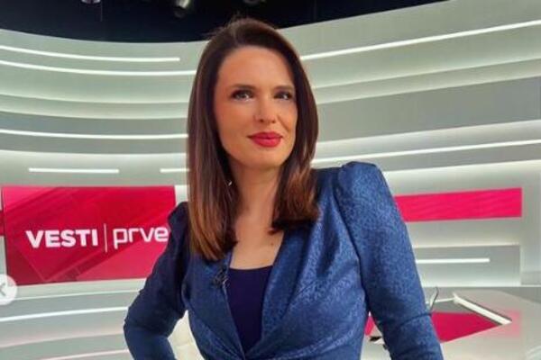 GLEDAOCI OBOŽAVAJU DA JE VIDE KADA UPALE TV, A O NJENOM PRIVATNOM ŽIVOTU NIŠTA NE ZNAJU: Ana Mitić je ovo KRILA?