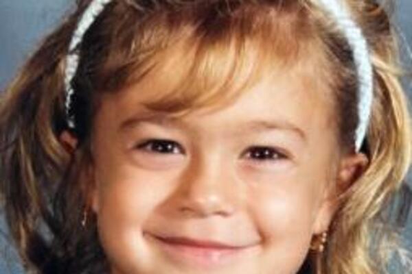 OVA DEVOJČICA SA SLIKE IZGLEDA NORMALNO, A NAKON 15 GODINA OTKRILA JE SUROVU ISTINU O SEBI: Ceo svet joj se RASPAO