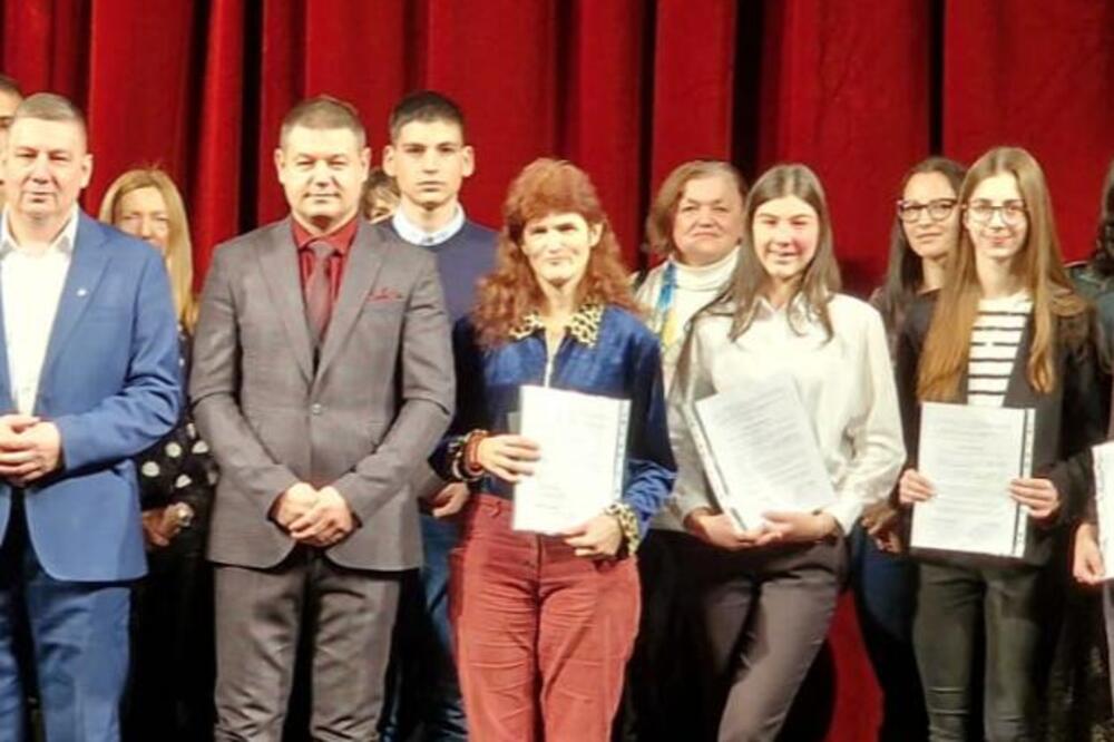 MARKO IZ ZRENJANINA JE UČENIK ZA PRIMER: Našao se među najboljim đacima u CELOJ SRBIJI!