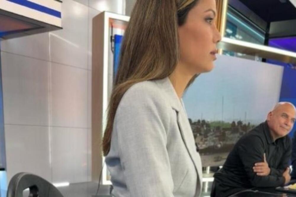 VODITELJKA ZAPREPASTILA SVE U PROGRAMU UŽIVO: Iz pantalona joj VIRI OPASNA stvar, a ona se time i POHVALILA (FOTO)