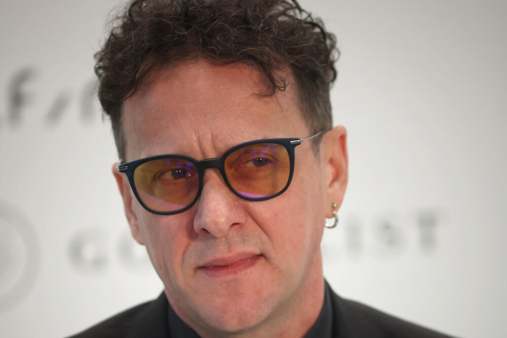 TE NOĆI MORAO JE DA PEVA, A U DUŠI JE KRIO NAJVEĆU TUGU: Niko nije znao da mu je PREMINUO ROĐENI BRAT