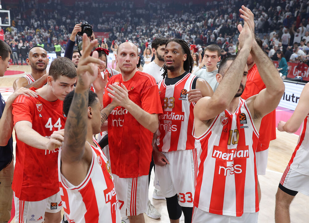 Košarkaši Crvene zvezde posle pobede u večitom derbiju