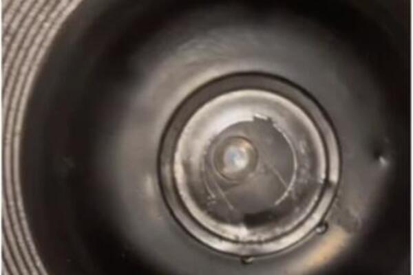 PRONAŠLA JE SKRIVENU KAMERU U ĆERKINOJ TUŠ KABINI A KAD JE SAZNALA KO JE POSTAVIO FRAPIRALA SE: Bila je DEVASTIRANA