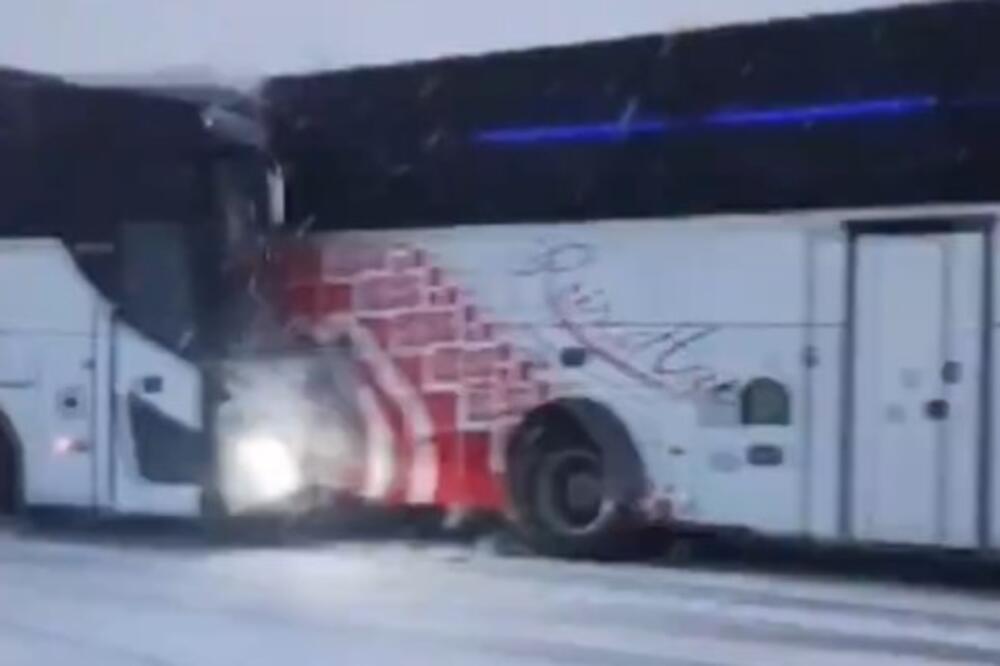 DVE OSOBE POGINULE U STRAVIČNOM SUDARU U TURSKOJ: Snimak nesreće LEDI KRV u žilama (VIDEO)