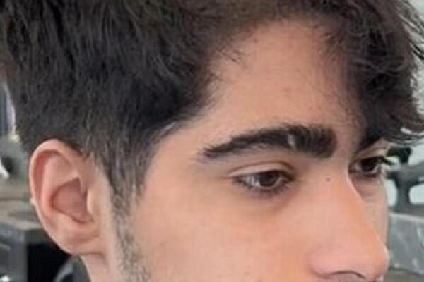 OTIŠAO KOD FRIZERA NE SLUTEĆI ŠTA ĆE MU URADITI SA KOSOM: Kad je video KRAJ nije znao DAL' DA PLAČE ILI DA SE SMEJE