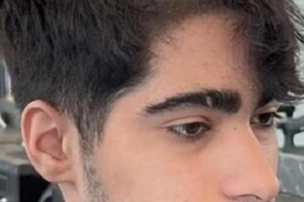 OTIŠAO KOD FRIZERA NE SLUTEĆI ŠTA ĆE MU URADITI SA KOSOM: Kad je video KRAJ nije znao DAL' DA PLAČE ILI DA SE SMEJE